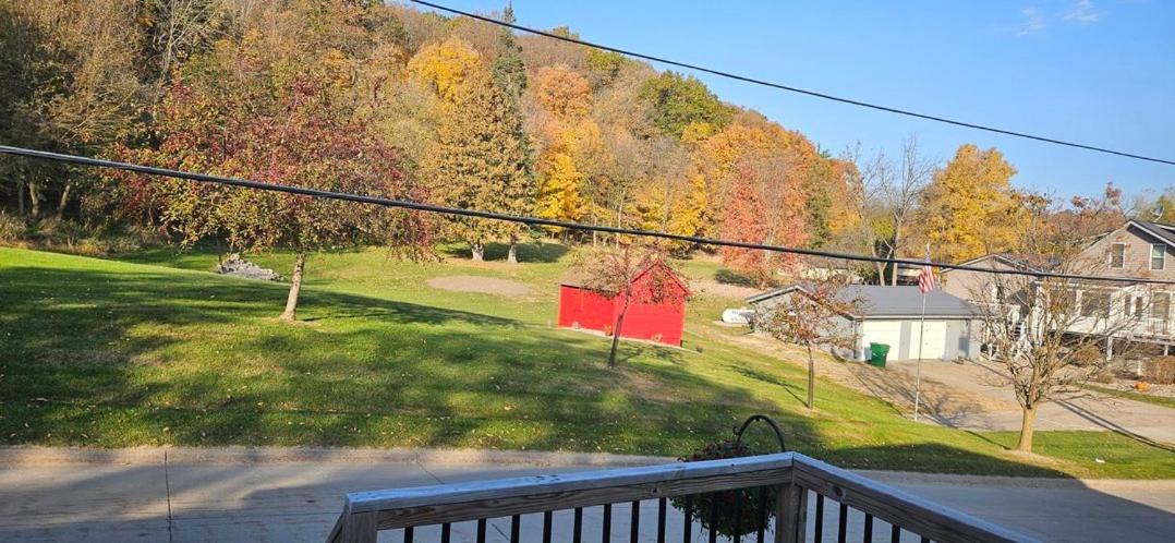 Villa Trickling Waters Retreat Marquette Esterno foto